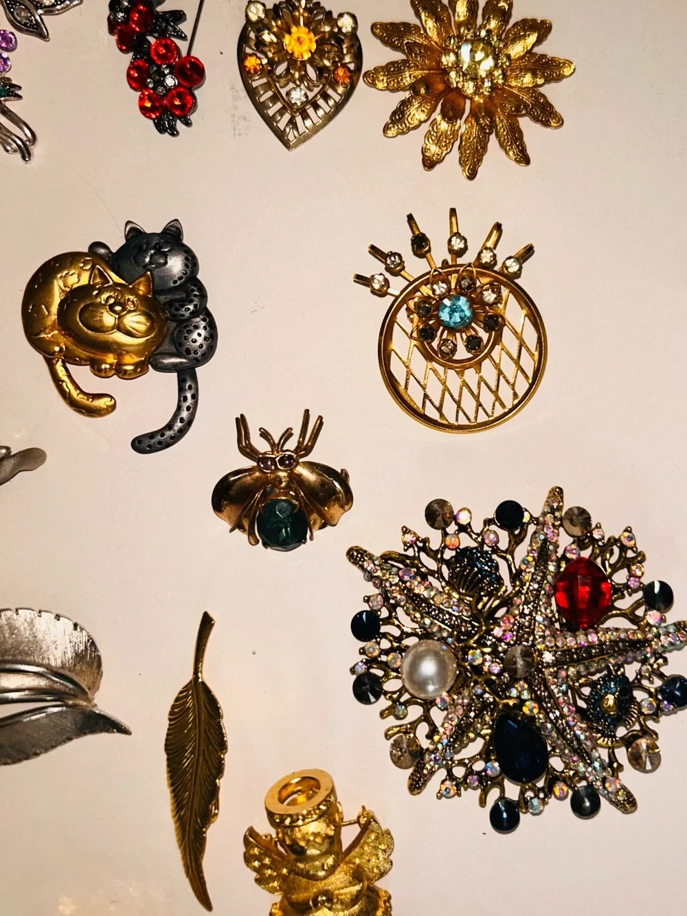 All kinds signed and not 54 brooches